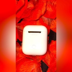 Apple AirPods 2nd Generation with Charging Case in White